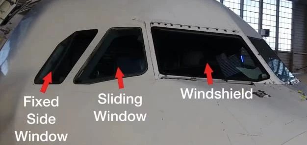 Cockpit of civil aviation airliner民航客机驾驶舱